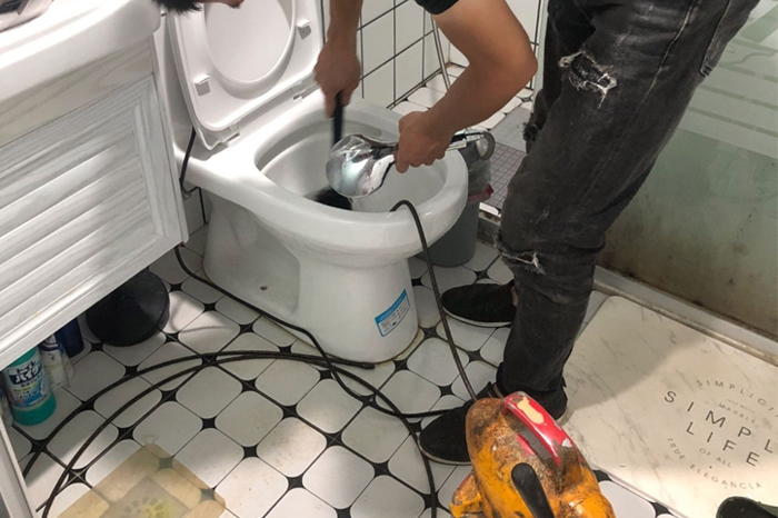 雨花马桶堵塞自己疏通还是找师傅?专业上门服务让你省时更省心